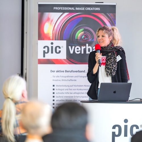 ... und Stefanie Neuhaus (Freie Fotografie) stellten sich und ihre ausgezeichneten Arbeiten vor und ernteten viel Applaus für ihr Portfolio.