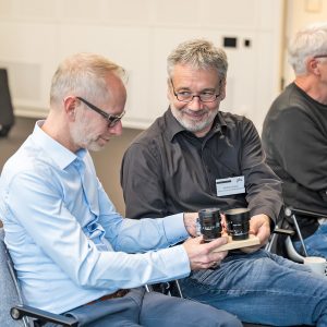 Im Gegensatz zu üblichen Digitalkameras mit Farbsensoren wird bei der Monochrom jedes Pixel direkt als Helligkeitswert gespeichert...