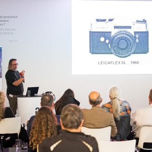 Kameras und Optiken der Firma Leica begleiten ihn bereits sein gesamtes Berufsleben lang...