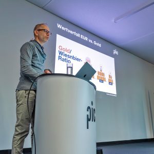 Trotz persönlichem Einsatz im Berufsleben bleiben oft finanzielle Sorgen wie zu geringe Einnahmen, fehlende Rücklagen und die Rentenlücke bestehen.