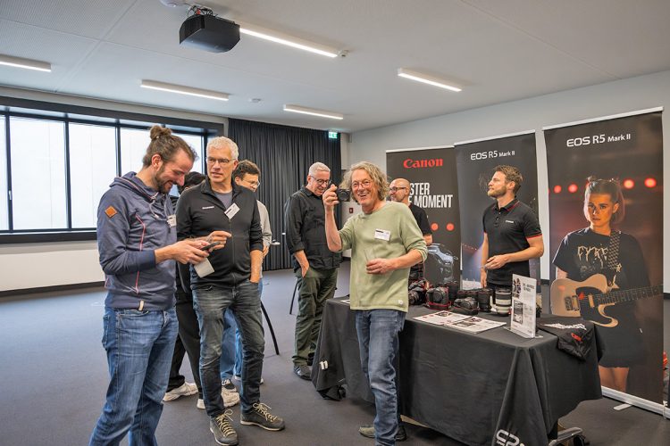 ... um sich die neuesten Produkte unseres Sponsors Canon anzuschauen und in die Hand zu nehmen.