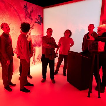 Höhepunkte sind die optisch und technisch gestalteten Ausstellungsbereiche: wir konnten die Unternehmensgeschichte und die ikonischen Leica-Kameras entdecken...