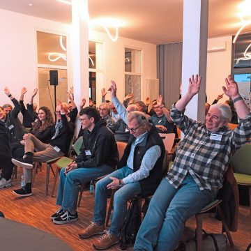 Eine sehr engagierte und sachliche Diskussion folgte; im Anschluss wurde der Vorstand - bestehend aus Jennifer Wolf, Niklas Möller, Lisa Harms, Roman Graggo und Jürgen Novotny - bestätigt und wiedergewählt.