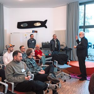 Dr. Peter Steidl hat akademische Position an drei Universitäten und Führungsrollen an WPP, BBDO und Dentsu Agenturen ausgeübt. Er hat in über 20 Ländern auf 5 Kontinenten Aufträge in der Beratung ausgeführt, ist (Co-)Author von 17 Büchern und hat seine Forschungen an unzähligen international Konferenzen präsentiert.